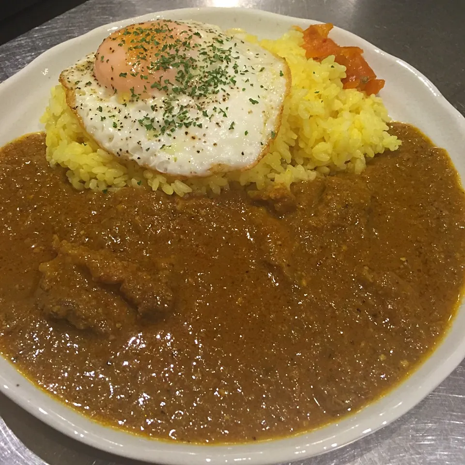 ビーフカレー 目玉焼きのせ|maixx ใหม่さん