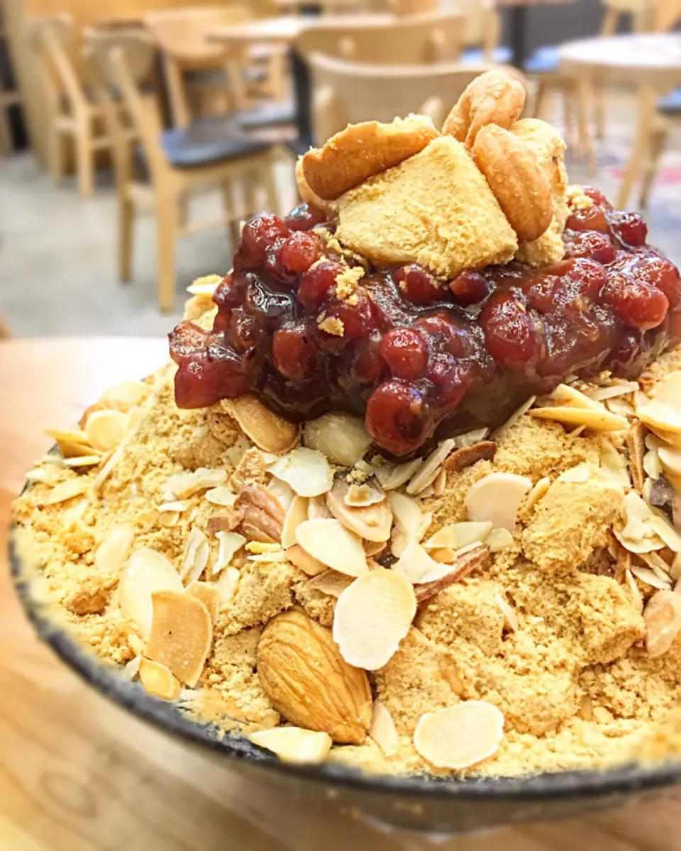 Snapdishの料理写真:Injeolmi Bingsu@Nunsaram, Orchard Central|coxiella24さん