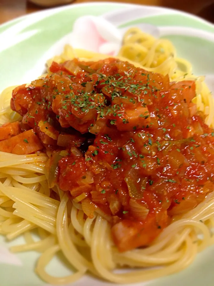 Snapdishの料理写真:スパム入りトマトソースでパスタ🍝|Yu Yu mamaさん