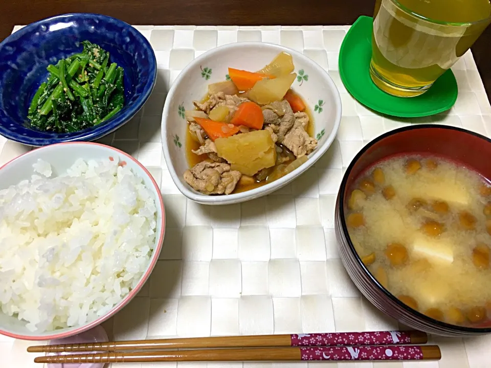 肉じゃが・ほうれん草の胡麻和え・なめこ＆豆腐のお味噌汁o(^▽^)o|くろまめさん