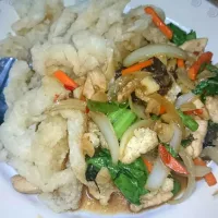 fried chicken with hot basil and crispy large noodles|mrbonglhaさん