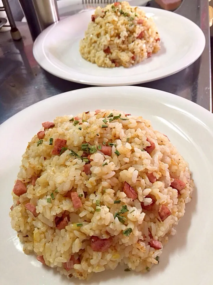 ハムとネギだけのパラパラ炒飯|めぐまんさん