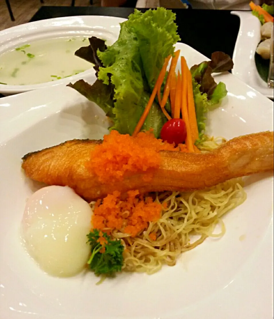 Noodle with Salmon Ebiko & Onsen Egg|Jeab Lertさん