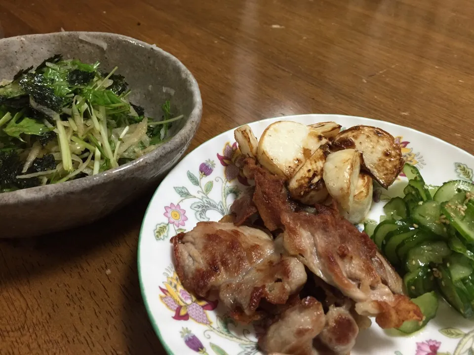 Snapdishの料理写真:お夕飯/豚肉のカリカリ焼き|さんだーさん