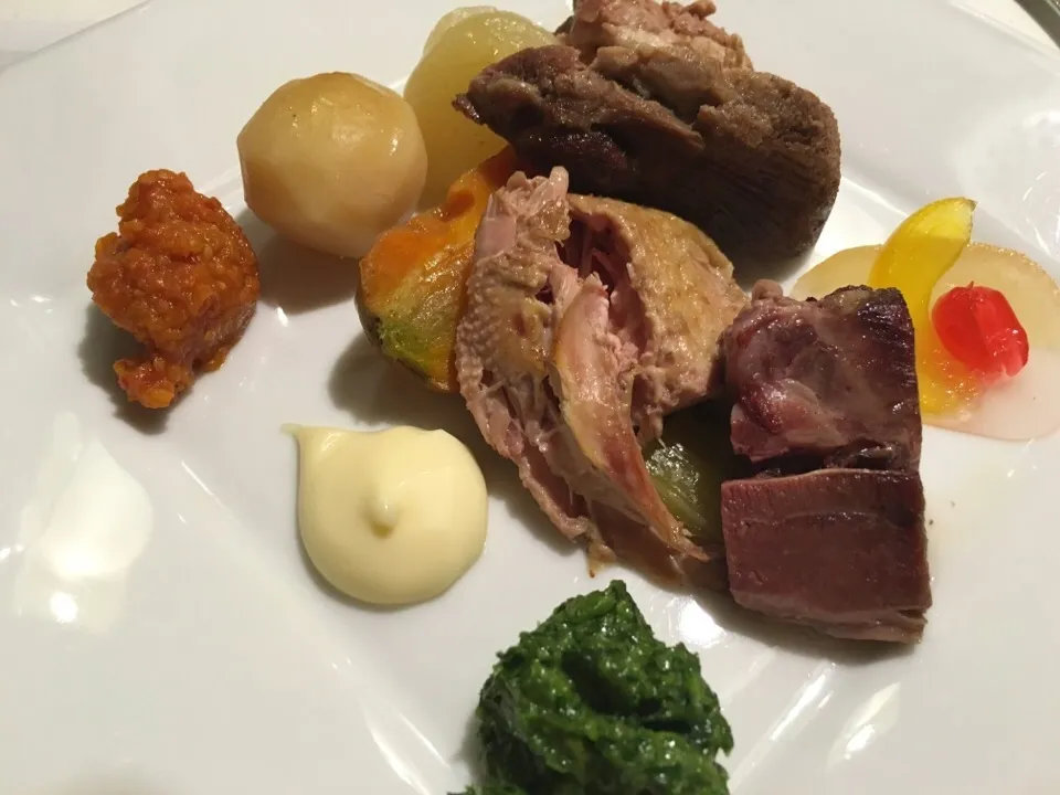 Snapdishの料理写真:Bolliito Misto Piemontese con le sue salse
ピエモンテ風ボリートミスト 三色ソース添え|お家でbar!さん