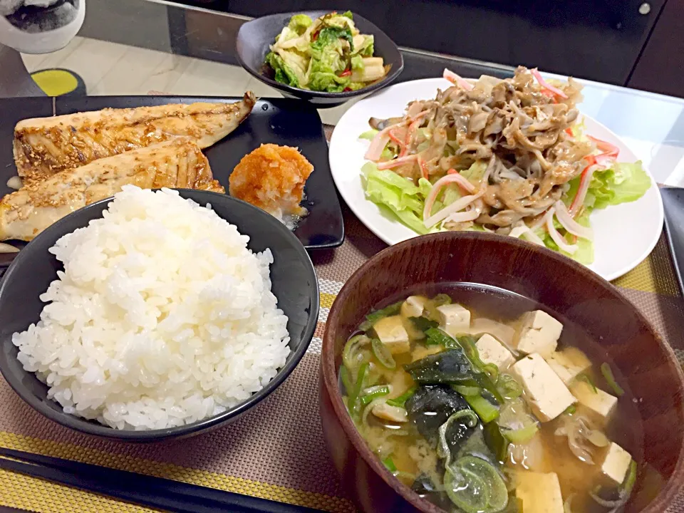 鯵の胡麻焼き/舞茸サラダ/舞茸の味噌汁|あおへいさん