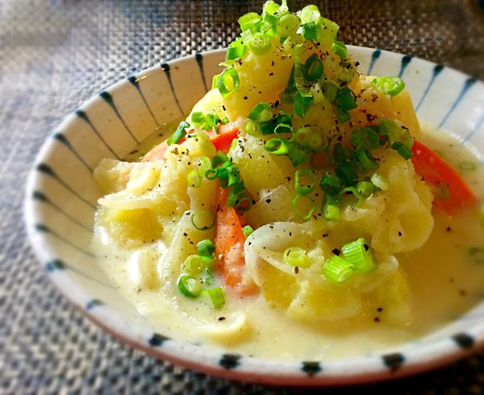 Snapdishの料理写真:じゃがいもの味噌クリーム煮|ぷっくりんこ💙さん