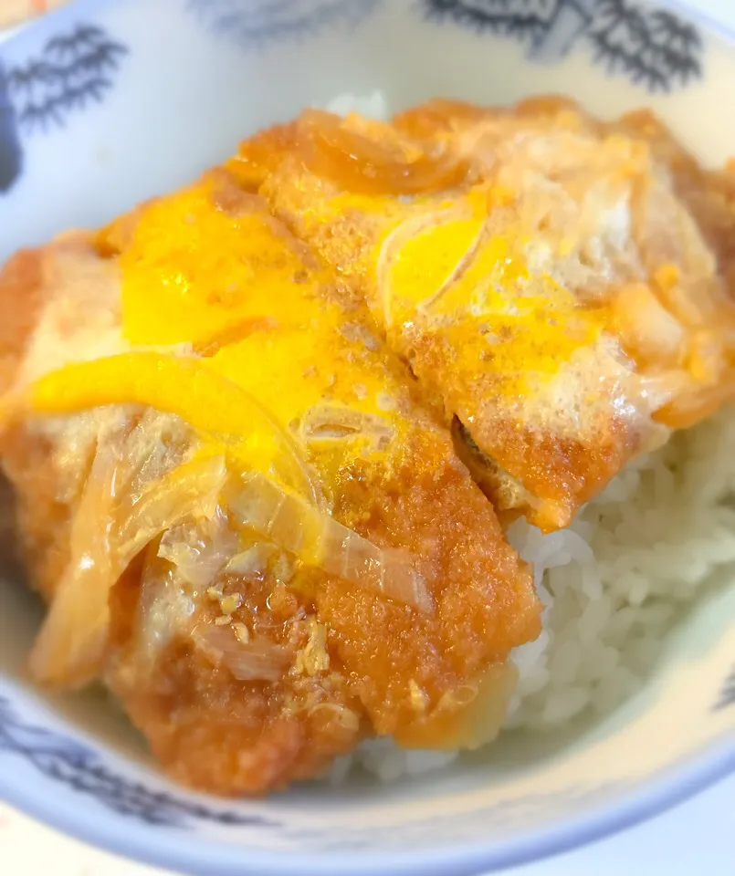 セブンイレブンの冷凍かつ煮でかつ丼|ツツヤンさん