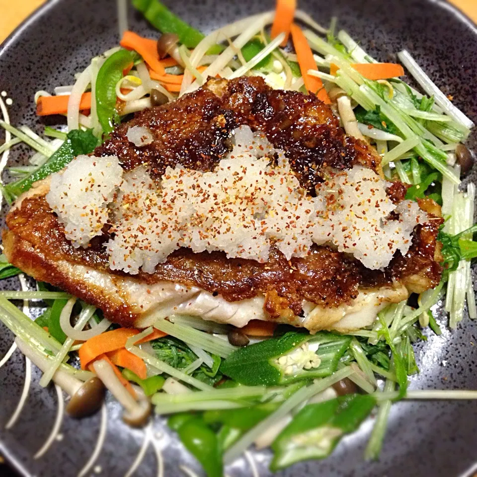 蒸し野菜の敷布団に〜“赤魚のココナツオイル焼き塩レモン醤油”大根おろしを添えて(￣▽￣)♫|こなちゅんさん