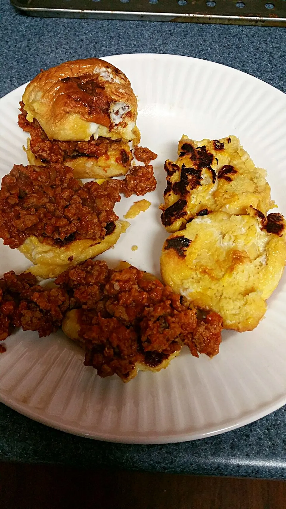 French Toast sweet rolls with syrup and brown sugar with sloppy joe|Matthew Colpittsさん