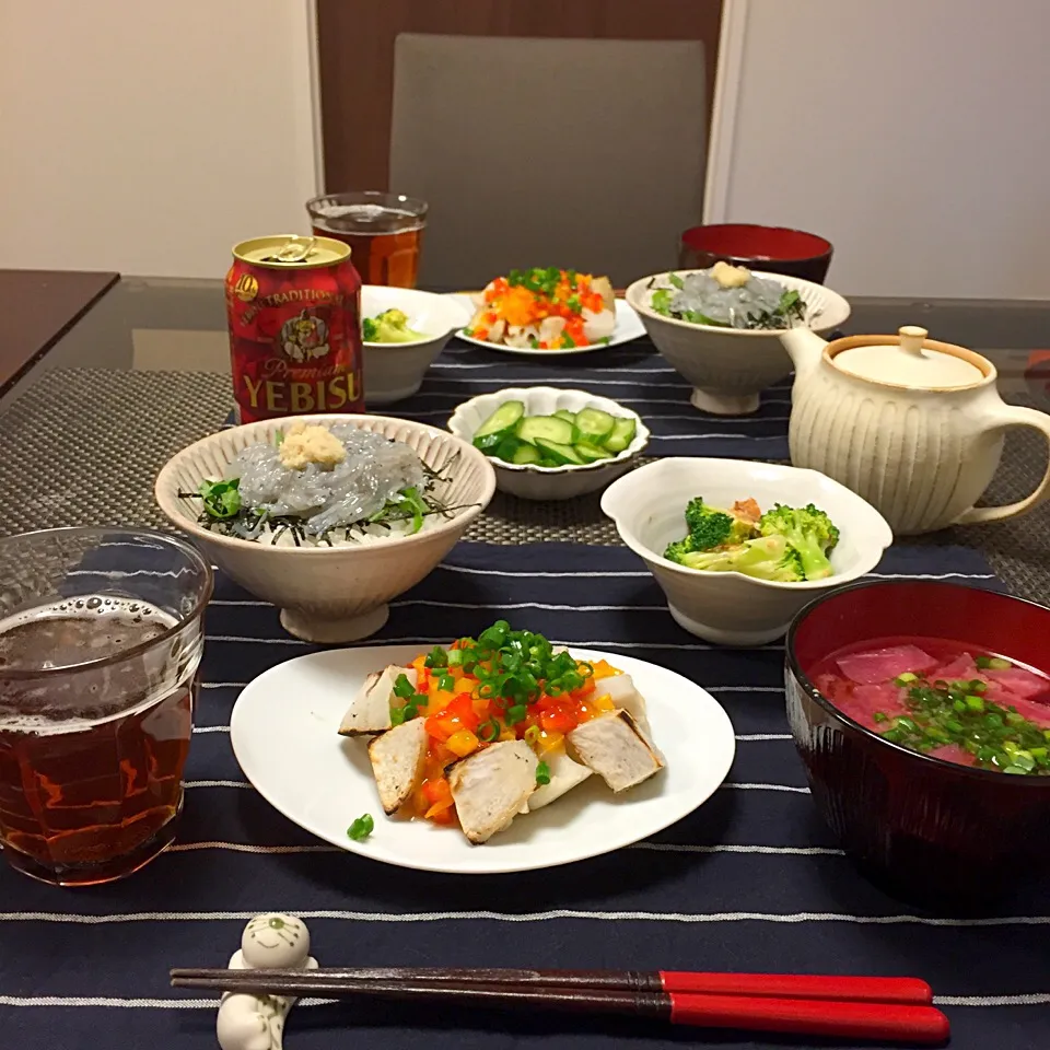 Snapdishの料理写真:しらす丼、里芋とれんこんの素焼き彩りあんかけ、ブロッコリーのおかかマヨ和え|はらしおりさん