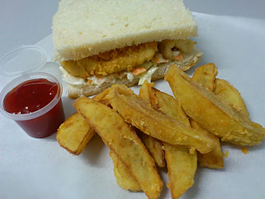 Chicken Coleslaw Sandwhich + Potato wedges^^|xanderaさん