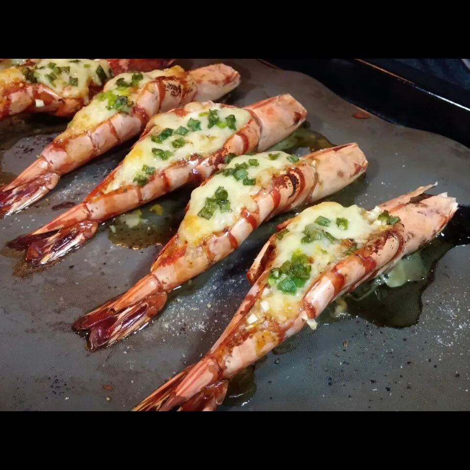 Paprika-rubbed Prawn with Mayo, lotsa Garlic Cheese n Spring Onions|dotdotdotx2さん