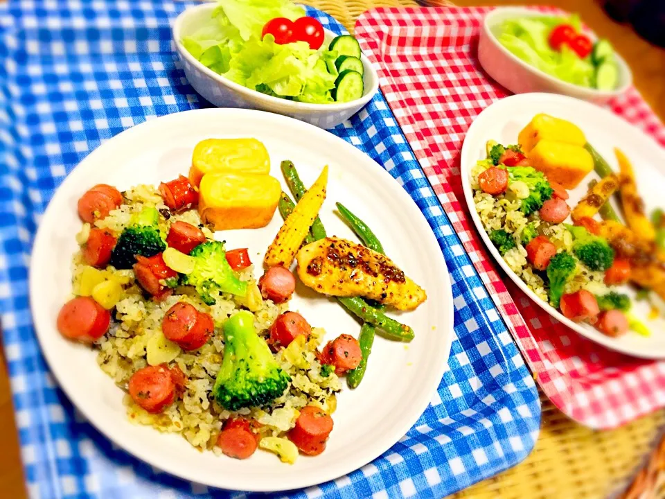 Snapdishの料理写真:ブロッコリー高菜ウインナーの
ガリバタ飯

たまご焼き

ささみの粒マスタードソテー|愛さん