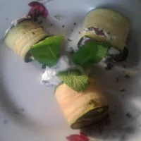 Zucchini roll with salmone and mint ricotta|Michele Diniさん