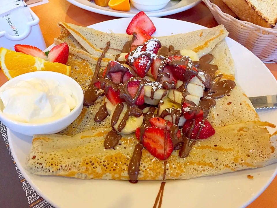 Mine👉🏼Strawberry Banana Nutella Crepe🍓🍌🍫|prinSjさん