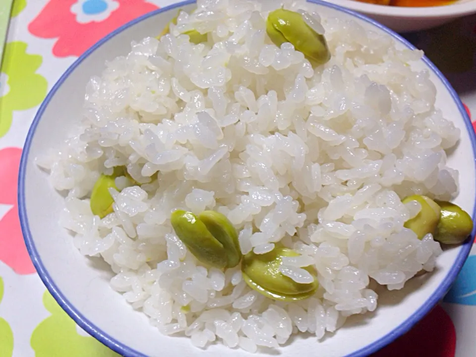 豆ごはん

昨日の枝豆を炊き込みました。|はっちぃ2さん