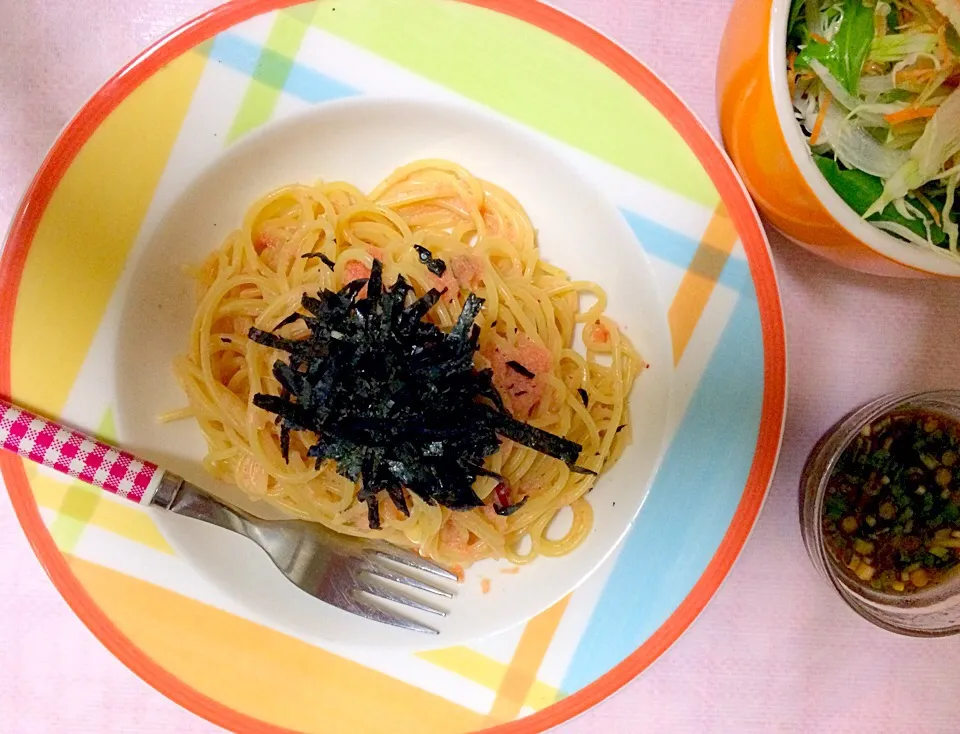 明太子のクリームパスタとサラダ🍝💕|ナタママさん