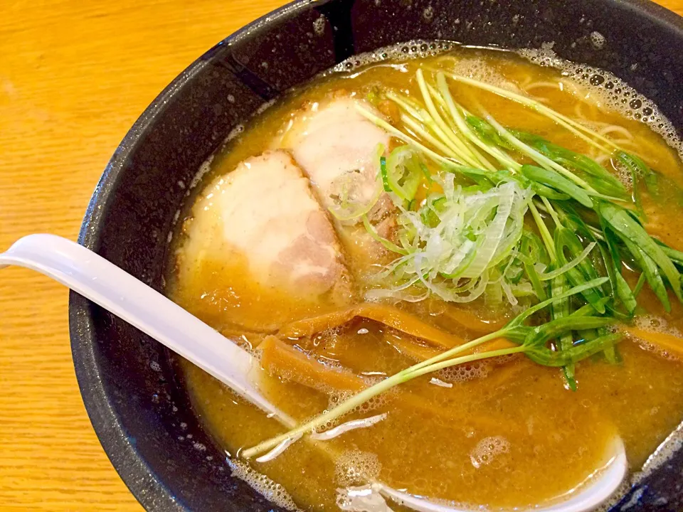 鶏白湯醤油ラーメン|きむらゆりかさん