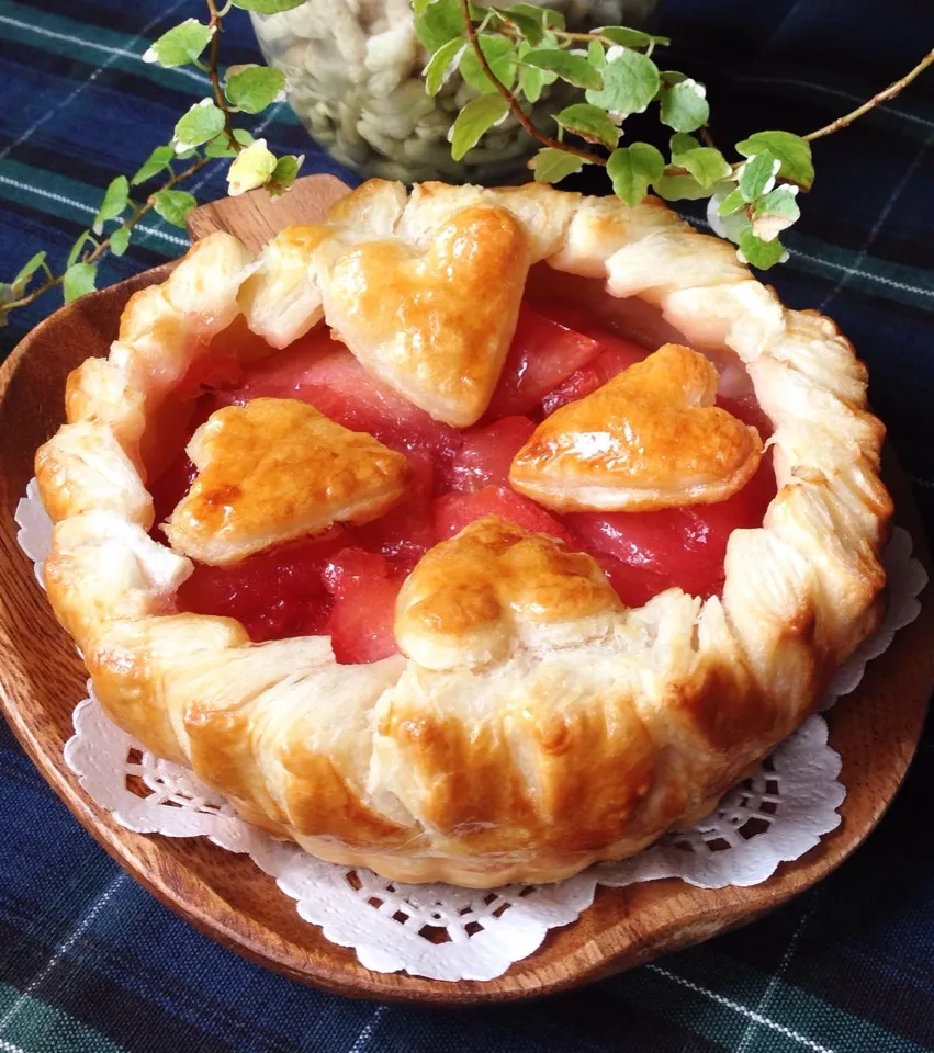 I baked an apple pie 🍎 真っ赤な紅玉の 甘酸っぱぁ〜い パイが焼けました ❤️|Hollyさん