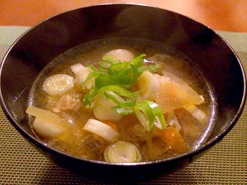 Snapdishの料理写真:Delicious miso soup w/Beef gristle&vegetables♨️温まるｺﾗｰｹﾞﾝたっぷり牛筋お味噌汁|🌈Ami🍻さん