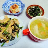 □豚肉と小松菜と卵の炒め物
□水餃子野菜スープ
□ほうれん草の胡麻和え
□お豆腐|れぇれぇさん