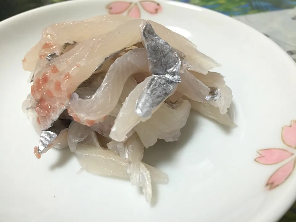 Snapdishの料理写真:【釣】タチウオの刺身|さくたろうさん