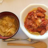 Snapdishの料理写真:エノキのお味噌汁とトマトベースのパスタ🍝|ママさん🍒さん