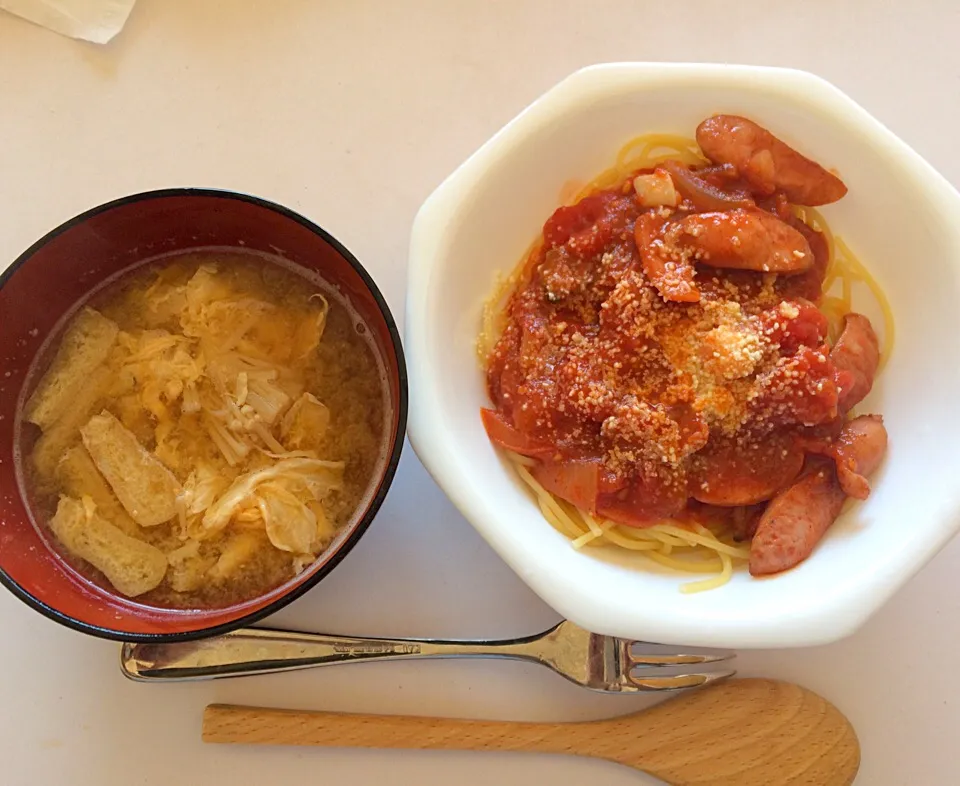 エノキのお味噌汁とトマトベースのパスタ🍝|ママさん🍒さん