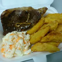 Snapdishの料理写真:Grill Beef + Coleslaw + potato wedges^^|xanderaさん