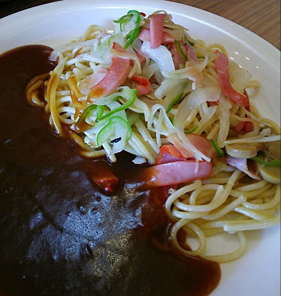 ミラカンのあんかけスパゲティ。
ランチタイムでドリンクバーをつけて。|大石さん