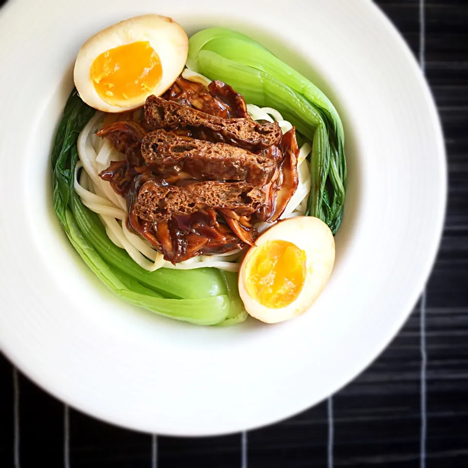 Snapdishの料理写真:Udon with shredded braised chicken thigh, egg and taupok(beancurd puff)|coxiella24さん