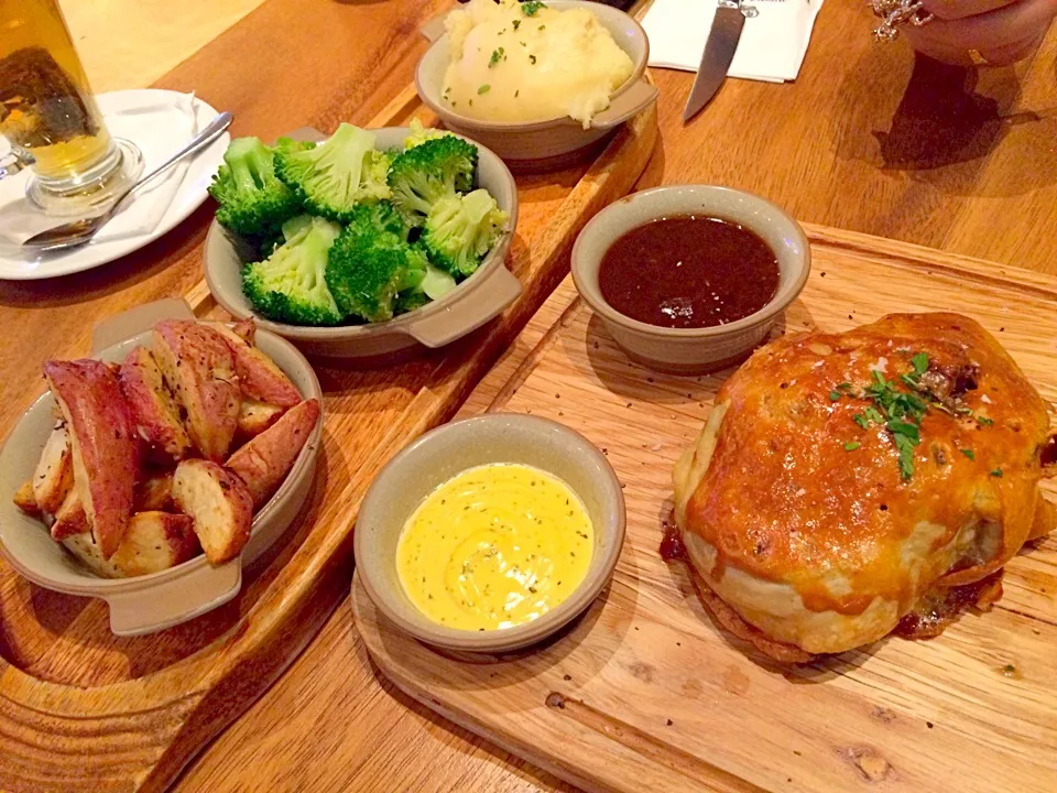 beef Wellington with sides|prissyさん