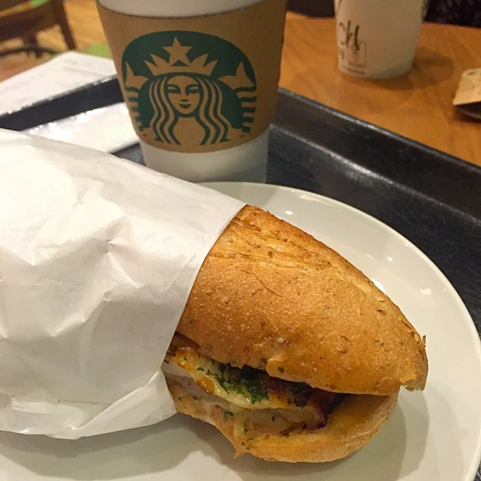 Snapdishの料理写真:Firone, Chai Tea Latte|maixx ใหม่さん