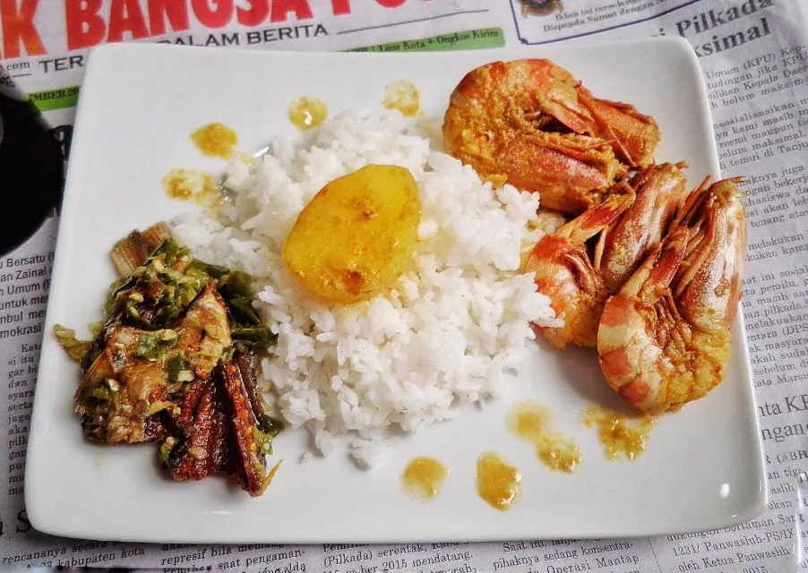 shrimp curry and fried salted fish
#Indonesian cuisine #Masakan Indonesia #curry #shrimp #Fish|rainyさん
