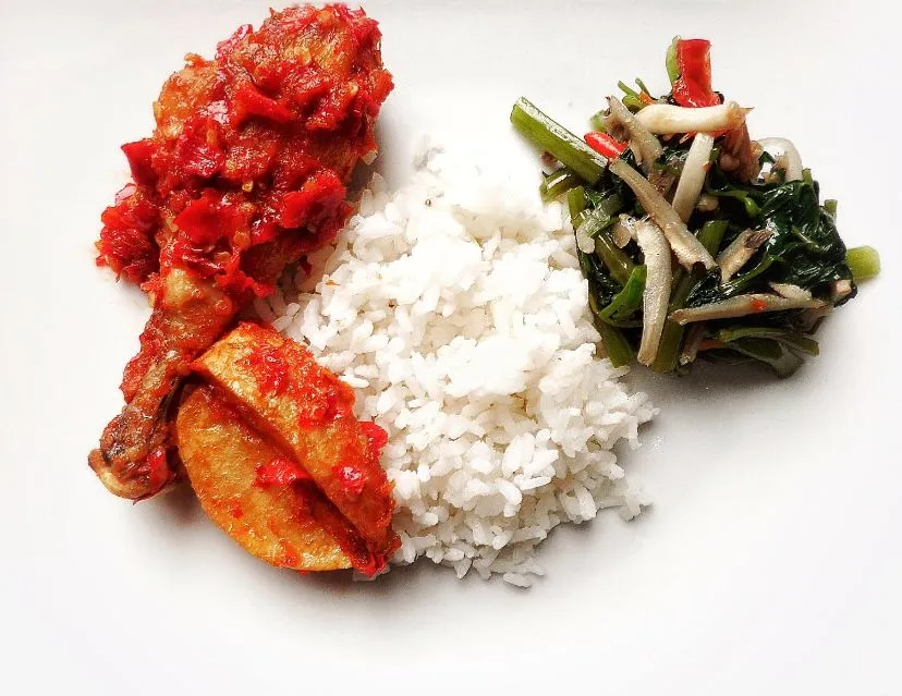 fried chicken  and veggie
#Chicken #potato #vegetable #Rice  #Indonesian cuisine|rainyさん