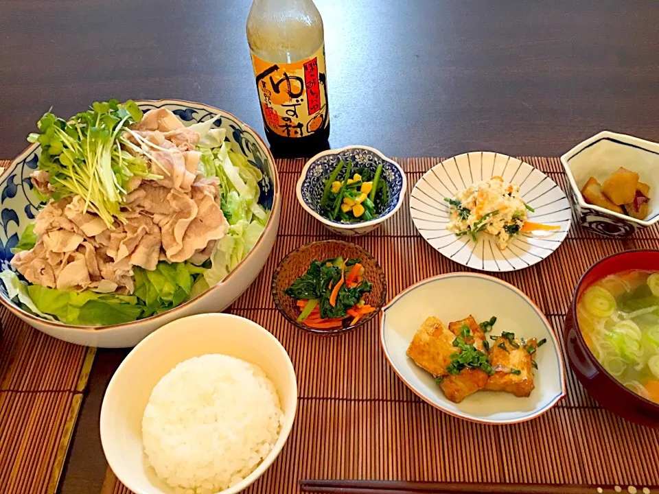 冷しゃぶ   青梗菜とにんじんのナムル   ほうれん草とコーンのバター炒め   白和え   サツマイモ煮   厚揚げの甘辛炒め   味噌汁|NAKATAさん