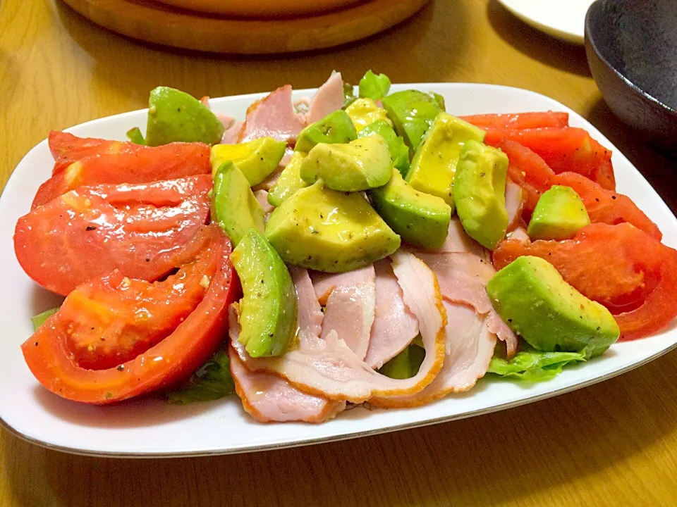 ショルダーハムとアボカドのサラダ|友美さん