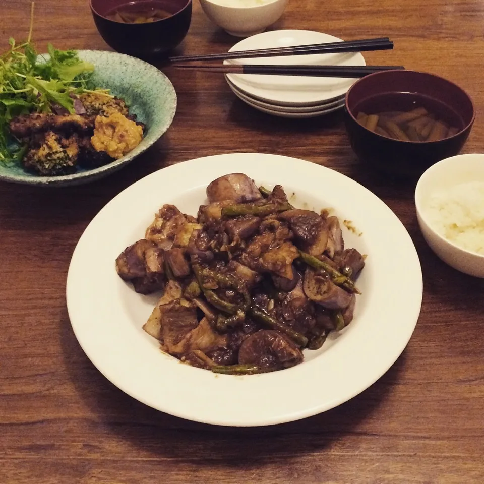 Fried eggplants with special miso sauce and leftover.   茄子の特製味噌炒めと残り物晩ごはん|Yuka Nakataさん