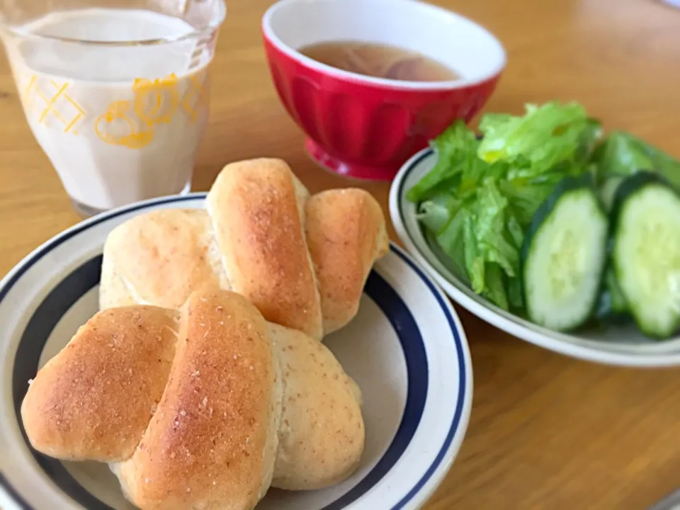 Snapdishの料理写真:朝ごはん☆
塩パン&スープ&サラダ&牛乳コーヒー|あやさん