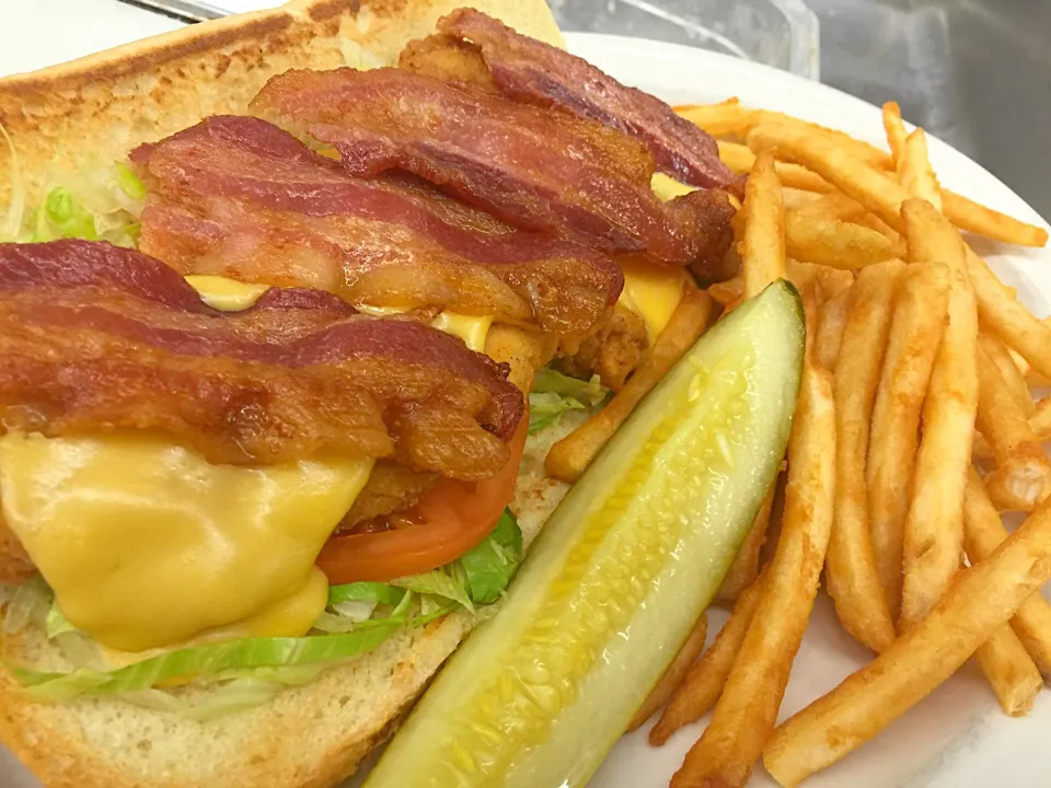 The First Mate- Fried chicken tenderloin, Apple smoked bacon, lettuce n tomato topped with homemade beer cheese on a grilled hoagie...|Chef Ampさん