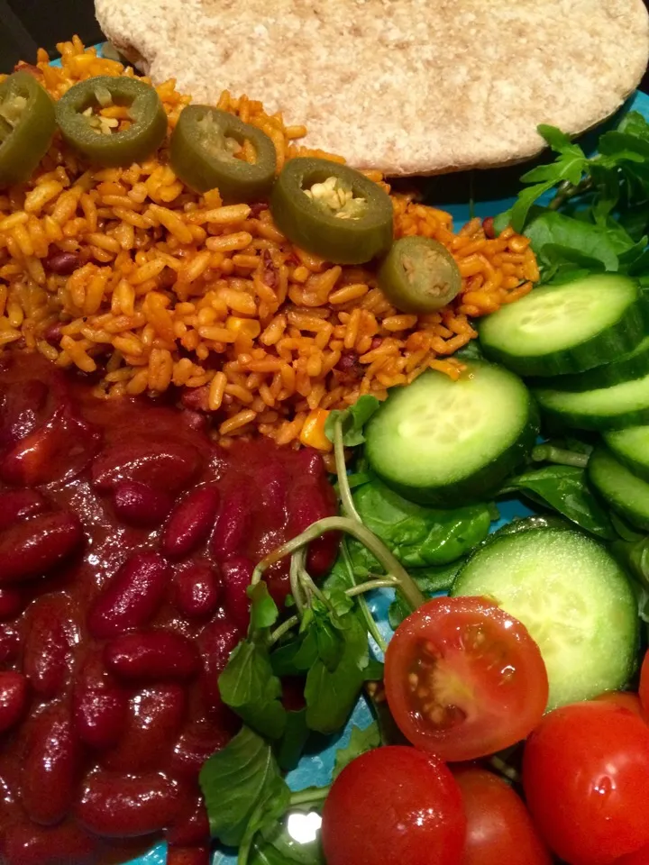 Spicy Mexican rice, beans & salad|Nick Hiderさん