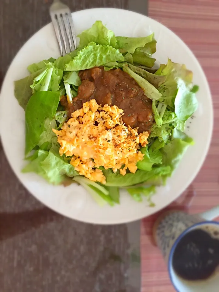 Snapdishの料理写真:朝ごはん
カレーサラダ🍴|りかさん