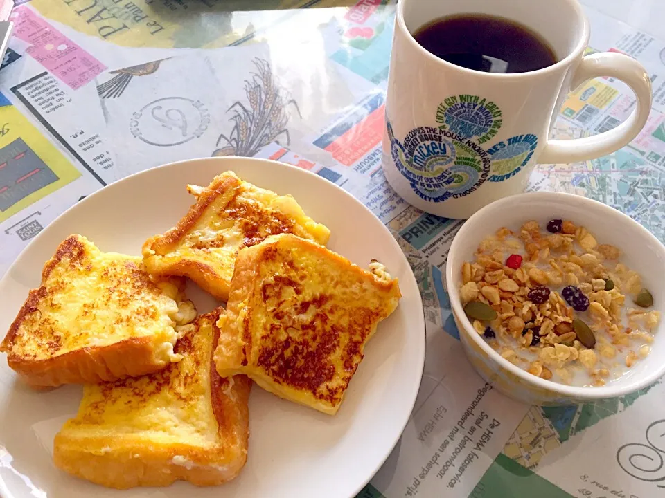 Snapdishの料理写真:♡朝食♡フレンチトースト♡フルグラ♡|☆suzu☆さん