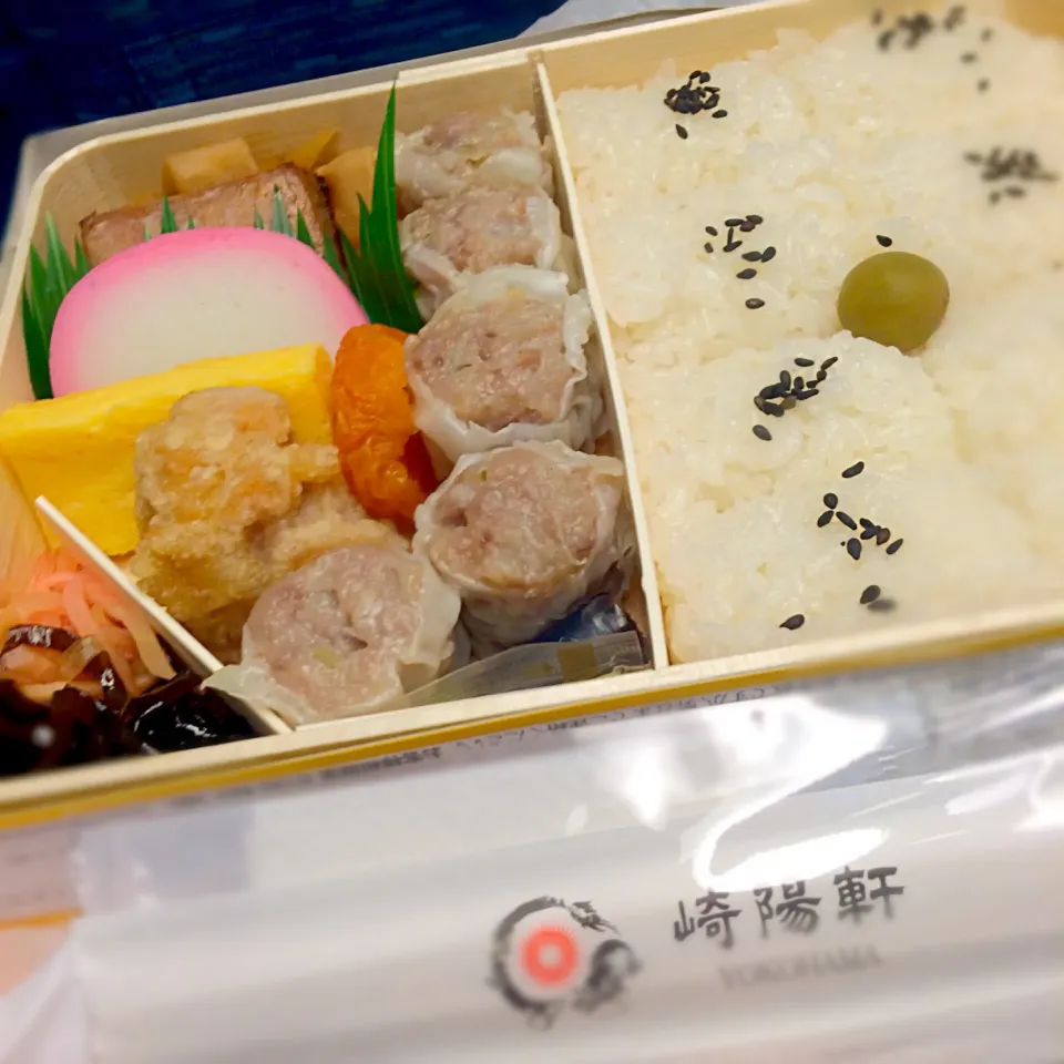 Snapdishの料理写真:シュウマイ弁当|kuroroさん