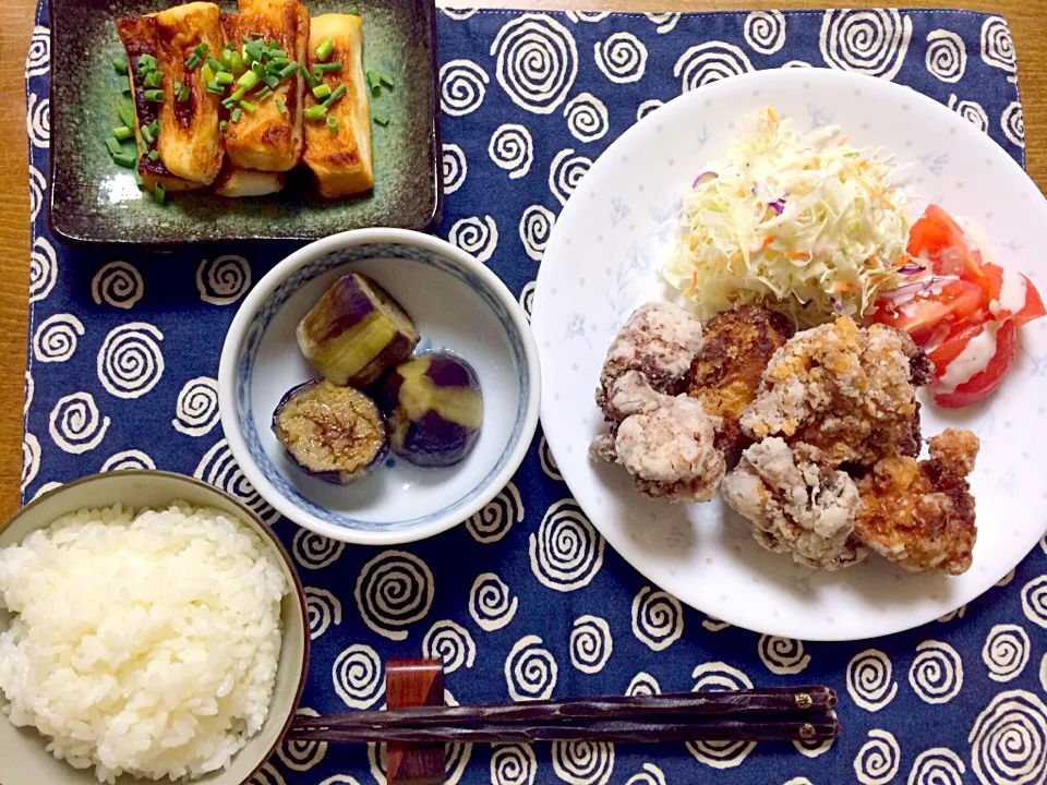 10/30晩御飯
唐揚げ 茄子の煮浸し はんぺんの醤油バター焼き|sayakaさん