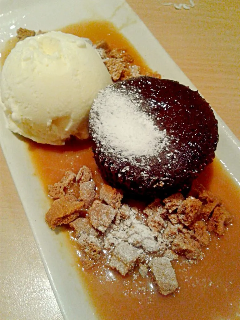 chocolate mudcake with vanilla icecream|bonnieさん