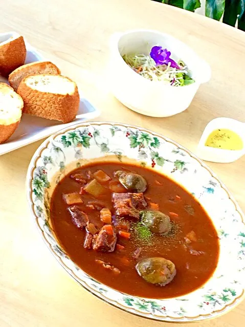 Beef stew 水曜カフェのおにっちさんの野菜たっぷりのビーフシチュー！寒くなってきたのでホコホコほっこり♥|心斎橋  C Flat Cafeさん