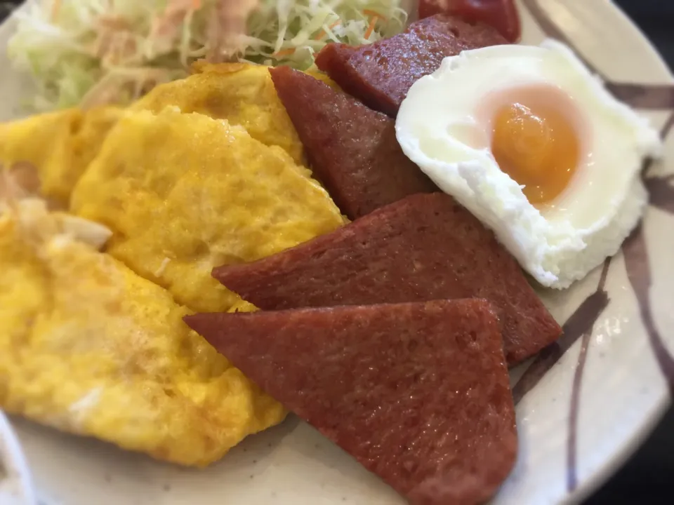 Snapdishの料理写真:ポーク玉子定食 600円|エイコーワールドさん