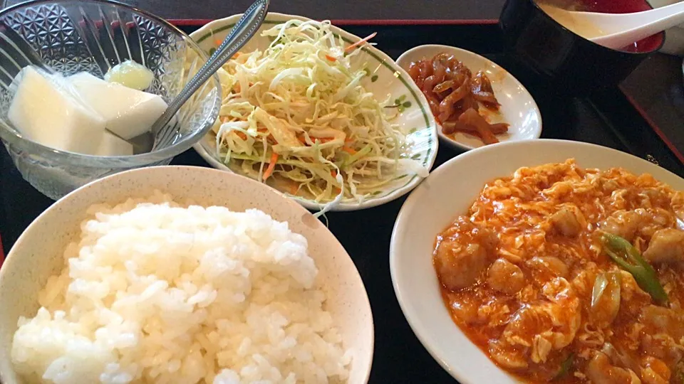 【日替定食】鶏肉と玉子のチリソース炒めを頂きました。|momongatomoさん